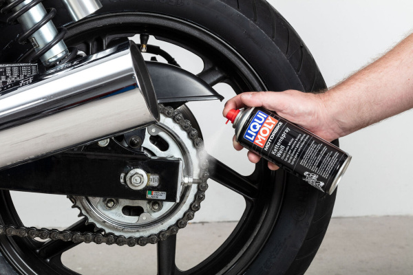 7608 Anwendung Motorbike Kettenspray weiß Serviceprodukt 1