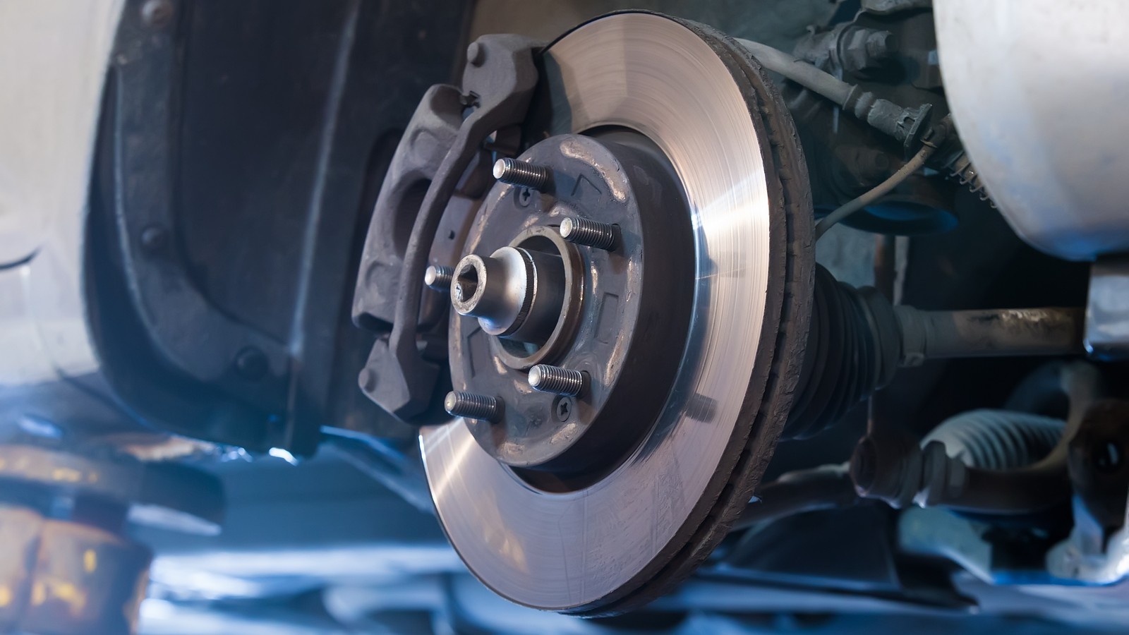 Почему скрипят тормоза?